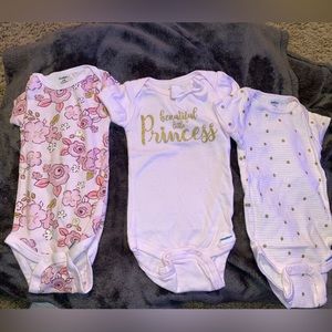 GERBER set of 3 Onesies 0-3 months